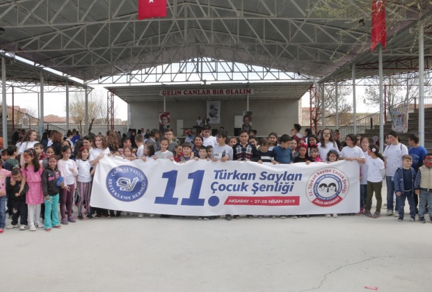 11-turkan-saylan-cocuk-senligi