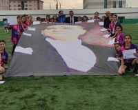 Mor Menekşeler' e Dev Atatürk Bayrağı