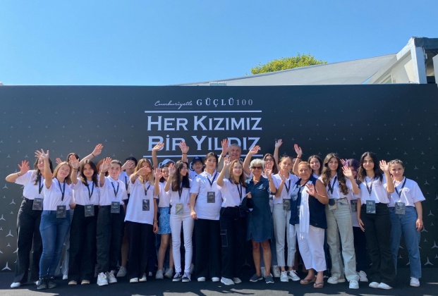 her-kizimiz-bir-yildiz-projesinde-19-yil