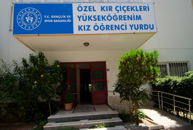 kir-cicekleri-kiz-ogrenci-yurdu-sizleri-bekliyor