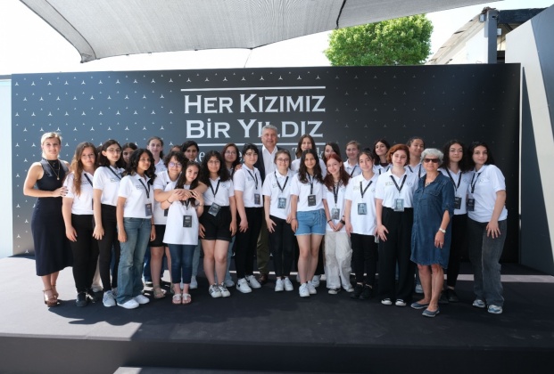 star-girls-get-together-in-istanbul